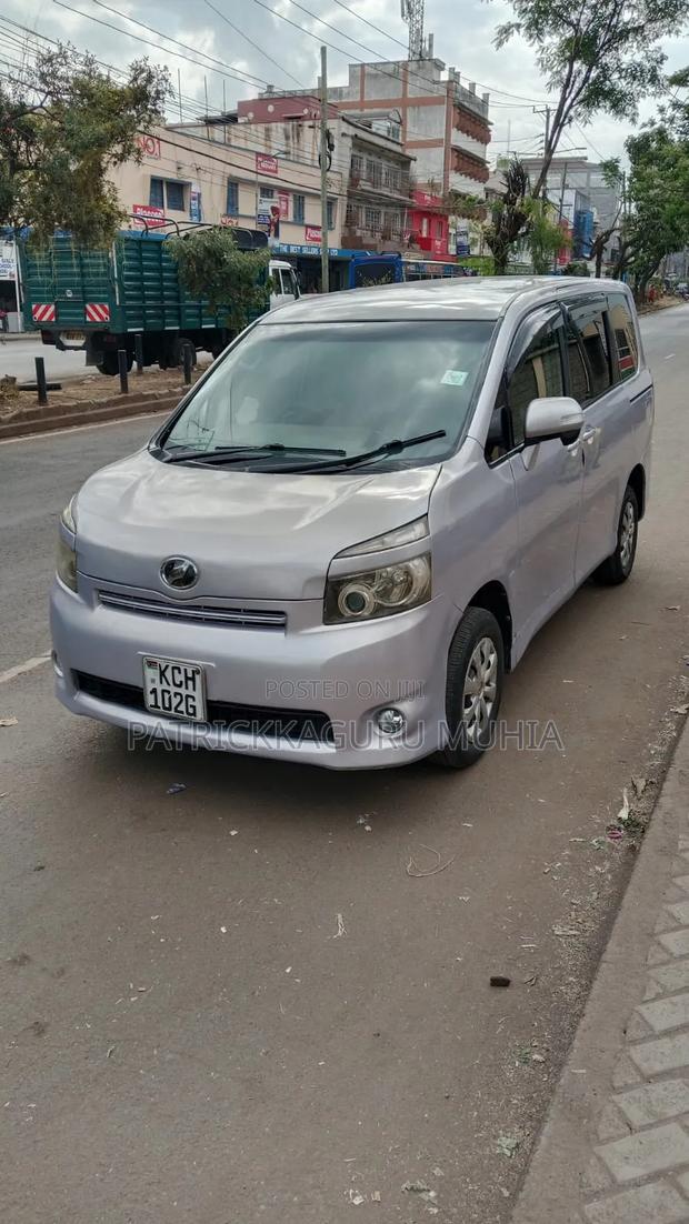 Toyota Voxy V 2WD 7-Seater 2010 Silver