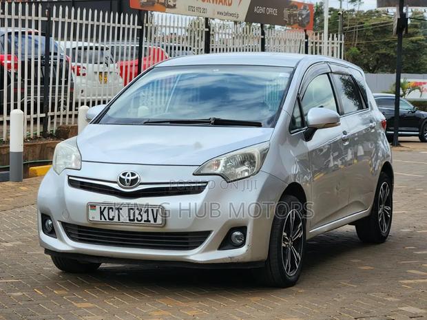 Toyota Ractis 1.5 FWD 2012 Silver