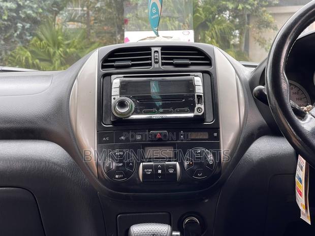 Toyota RAV4 2005 Gold