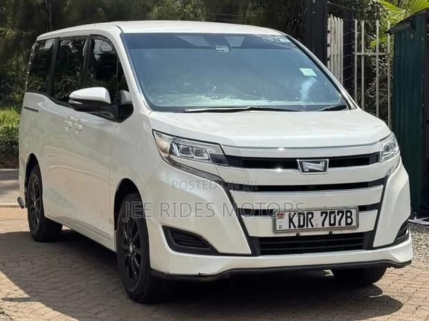 Toyota Noah 2018 White