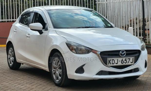 Mazda Demio 2016 Off white