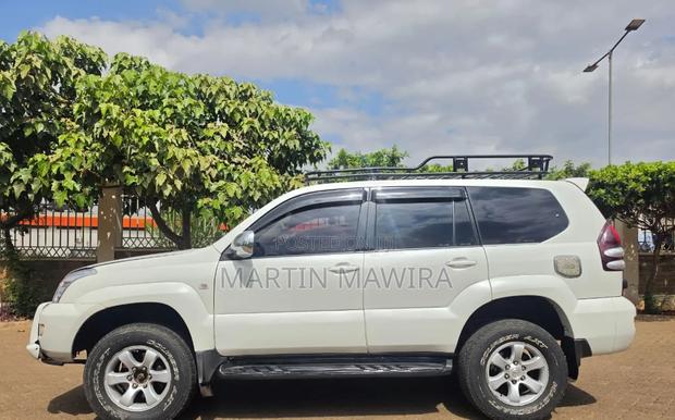 Toyota Land Cruiser Prado 2004 White