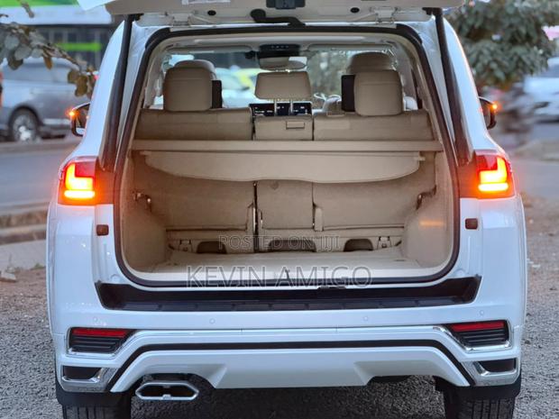 Toyota Land Cruiser LC300 2021 White