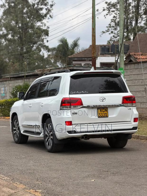 Toyota Land Cruiser 4.6 V8 ZX 2010 White