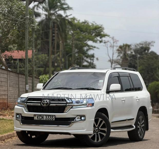 Toyota Land Cruiser Prado 2010 White