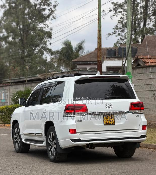 Toyota Land Cruiser Prado 2010 White
