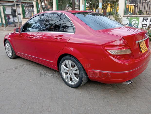 Mercedes-Benz C200 2010 Red