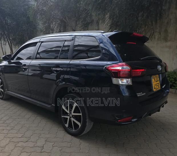 Toyota Corolla Fielder 1.5 Hybrid FWD 2018 Black