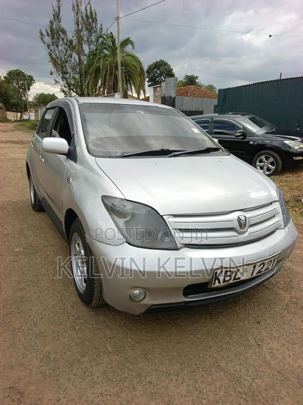 Toyota IST 2004 Silver