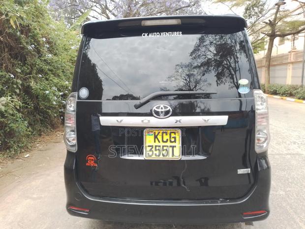 Toyota Voxy X 2WD 8-Seater 2009 Black