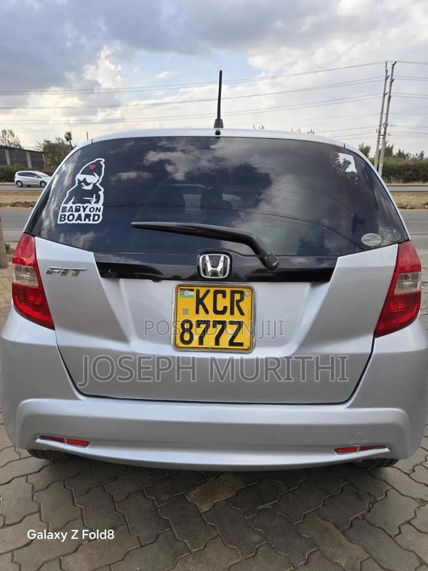 Honda Fit Automatic 2011 Silver