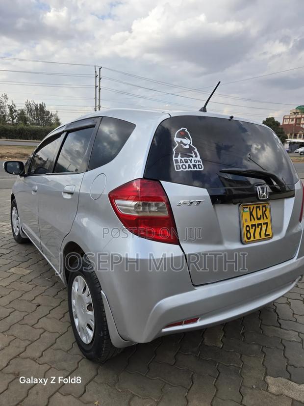 Honda Fit Automatic 2011 Silver