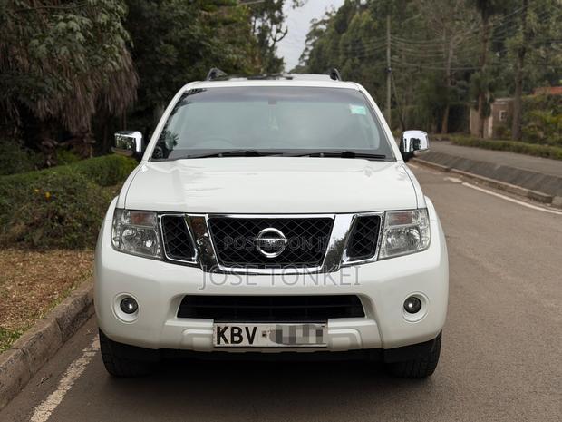 Nissan Pathfinder S 4x4 2013 White