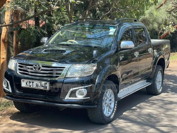 Toyota Hilux 2011 Black