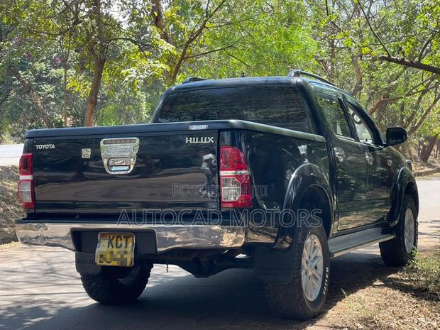 Toyota Hilux 2011 Black