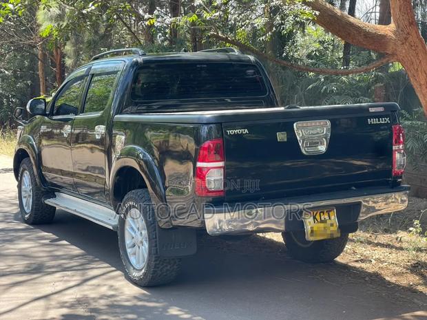 Toyota Hilux 2011 Black