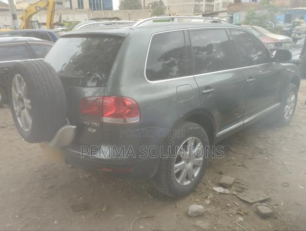 Volkswagen Touareg 2005 Gray