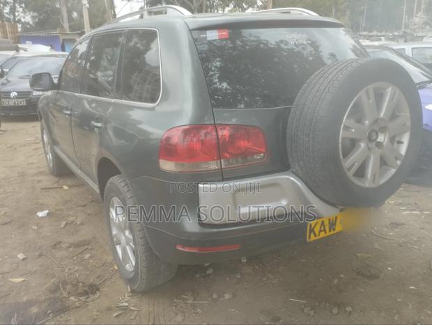 Volkswagen Touareg 2005 Gray