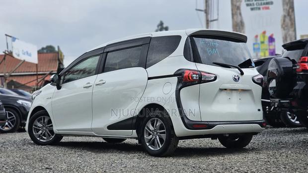 Toyota Sienta 1.5 AWD (6-seater) 2019 White
