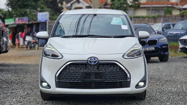 Toyota Sienta 1.5 AWD (6-seater) 2019 White