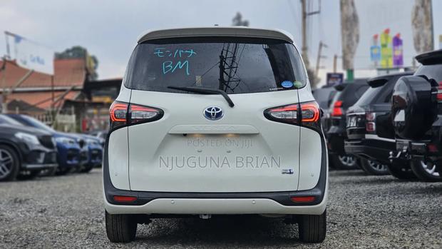 Toyota Sienta 1.5 AWD (6-seater) 2019 White