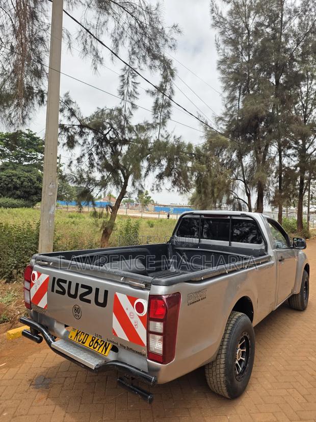 Isuzu D-MAX 2015 Silver