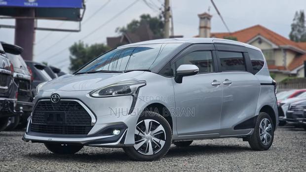 Toyota Sienta 1.5 AWD (6-seater) 2019 Silver