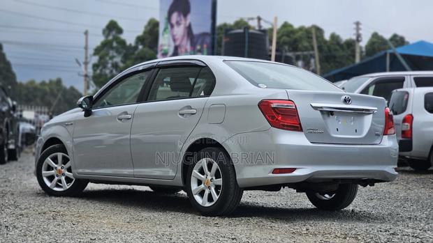 Toyota Axio 1.5 Hybrid 2WD 2019 Silver