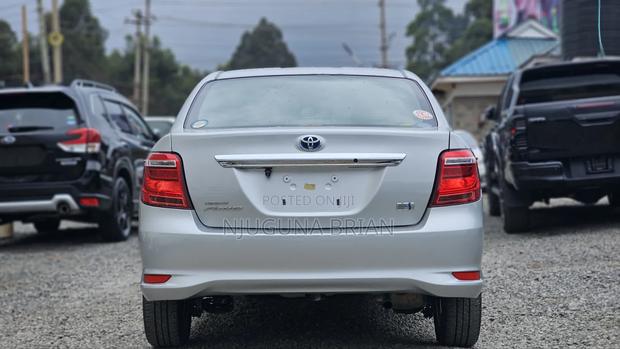 Toyota Axio 1.5 Hybrid 2WD 2019 Silver