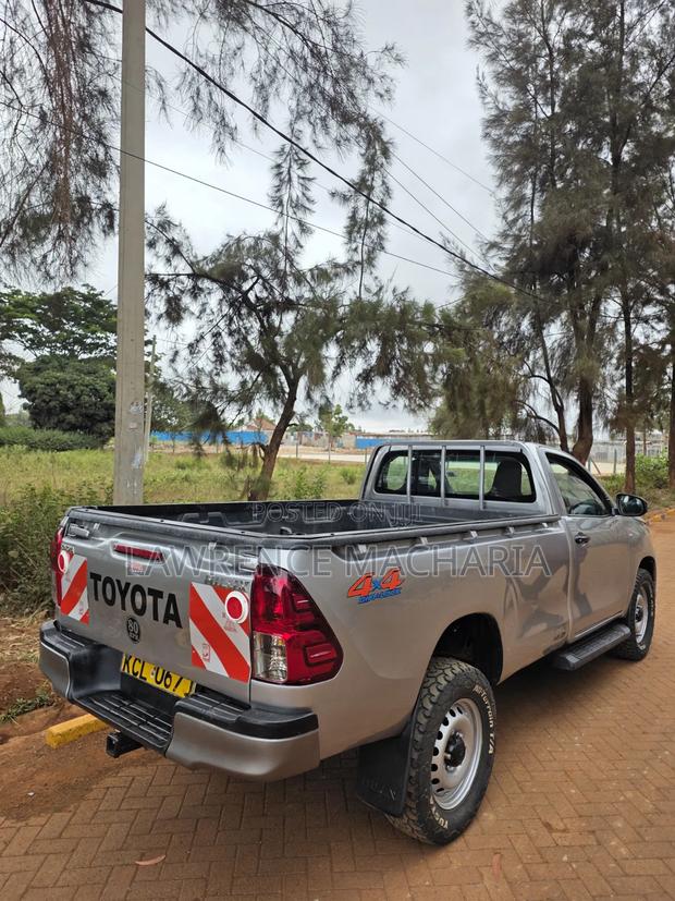 Toyota Hilux 2017 Silver