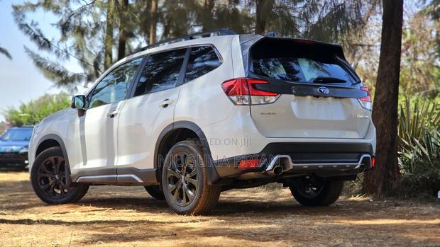 Subaru Forester Premium 2021 White