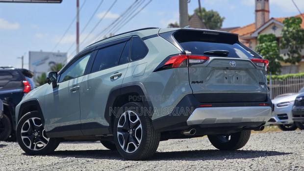Toyota RAV4 Adventure AWD 2020 Green