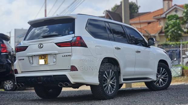 Lexus LX 570 AWD 2015 White