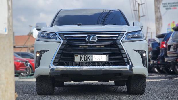 Lexus LX 570 AWD 2015 White