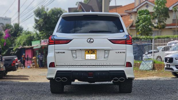 Lexus LX 570 AWD 2015 White