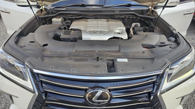 Lexus LX 570 AWD 2015 White