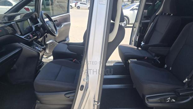 Toyota Noah 2014 Gray