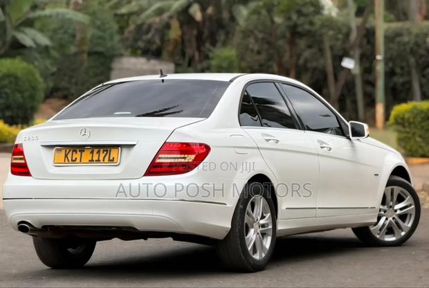 Mercedes-Benz C200 2012