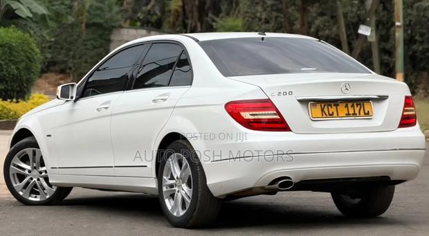 Mercedes-Benz C200 2012