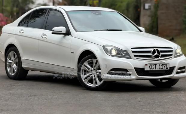 Mercedes-Benz C200 2012