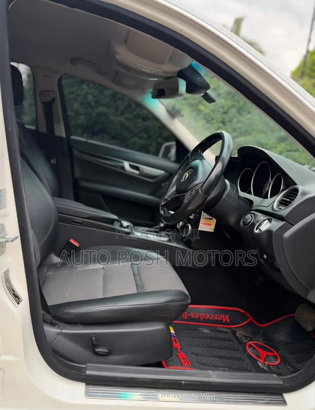 Mercedes-Benz C200 2012