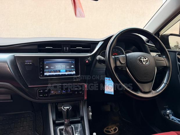 Toyota Auris 2014 Red