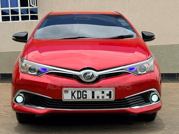 Toyota Auris 2014 Red