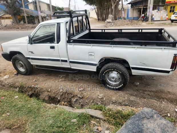 Mitsubishi L200 2001 White
