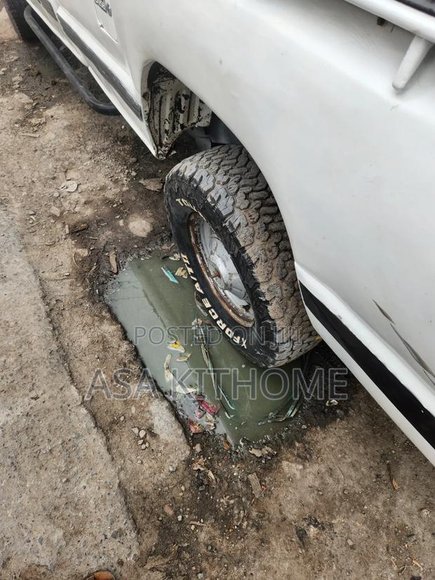 Mitsubishi L200 2001 White