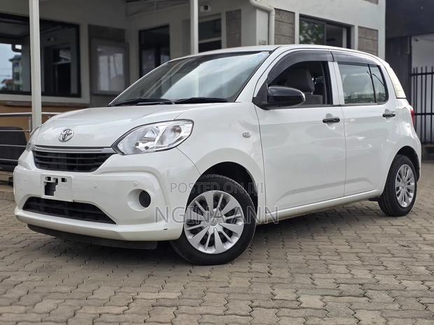 Toyota Passo 2019 White