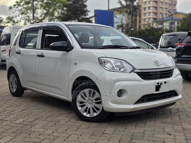 Toyota Passo 2019 White