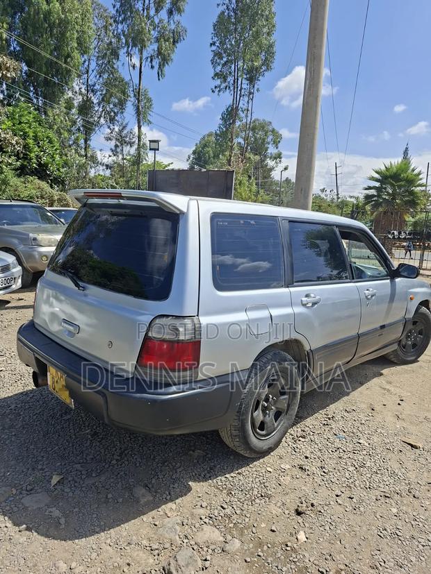 Subaru Forester 2.0 S 2000 Silver