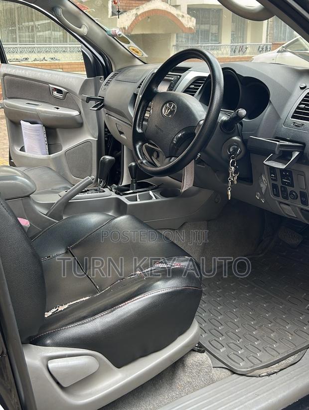 Toyota Hilux 2011 Black