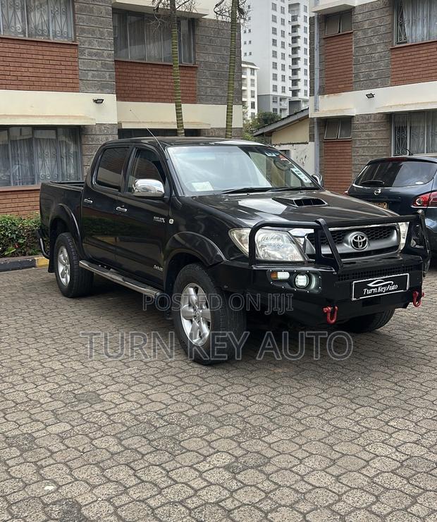 Toyota Hilux 2011 Black